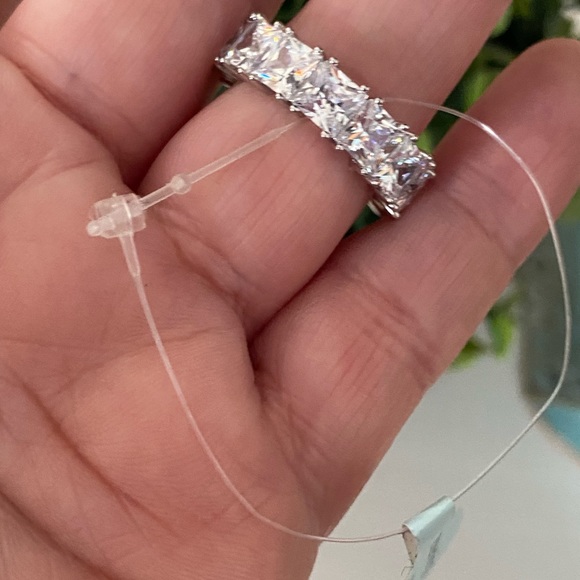 Brand New thick Sparkling cubic zirconia Sterling Silver 925 Band size 7 - Picture 3 of 7